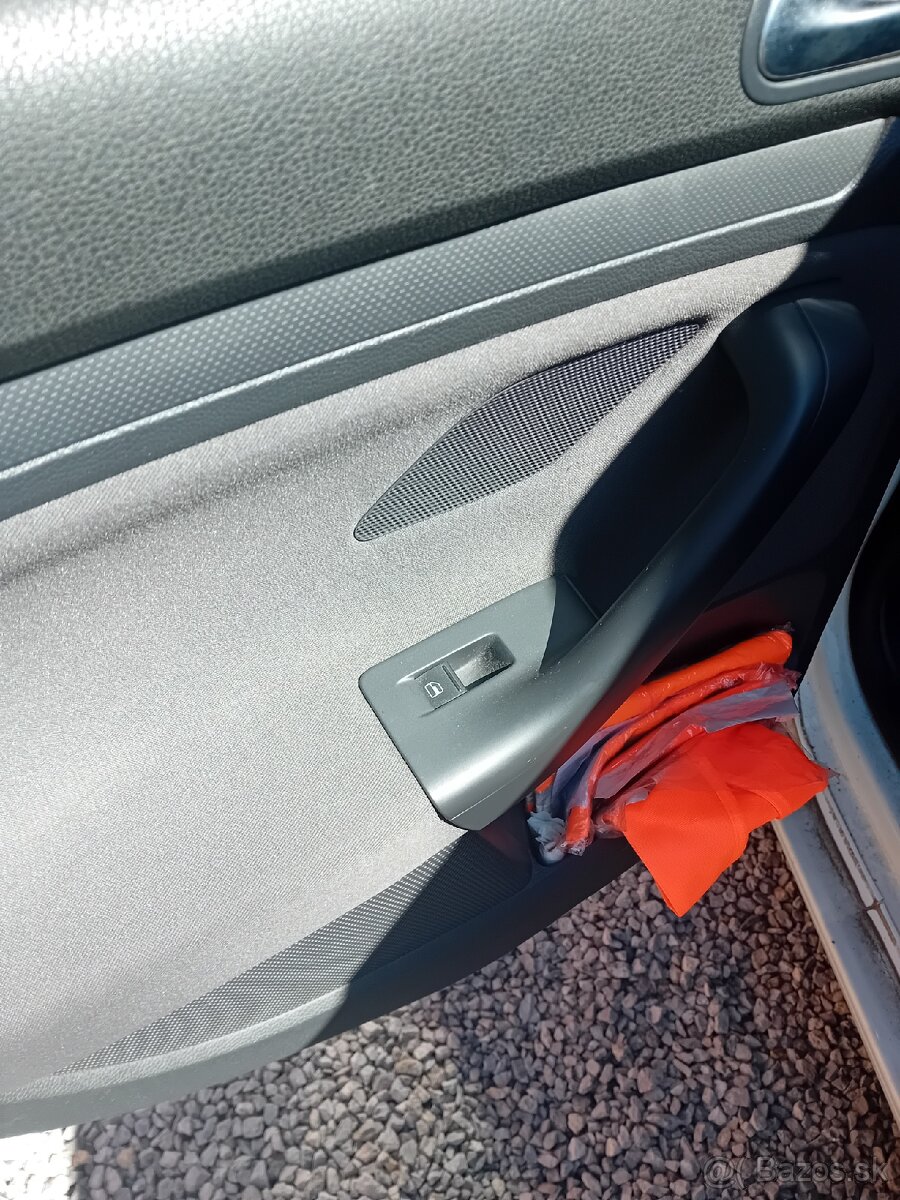 Predám VW Golf 5 - 3