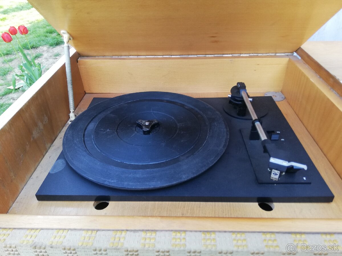 Tesla radio drevene - 3