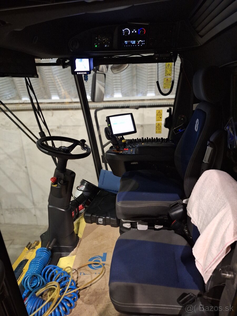 Predám kombajn New Holland CR 8.90, kolesový - 3