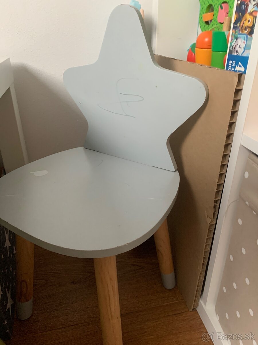 Stôl a stoličky - 3