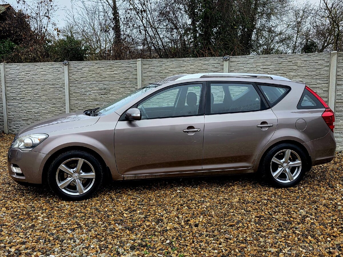 Kia Ceed SW • 1.4i • Facelift 2011 • 59 tisíc KM • Nová STK - 3
