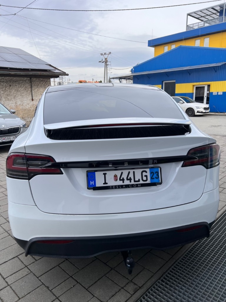 Tesla X - 3