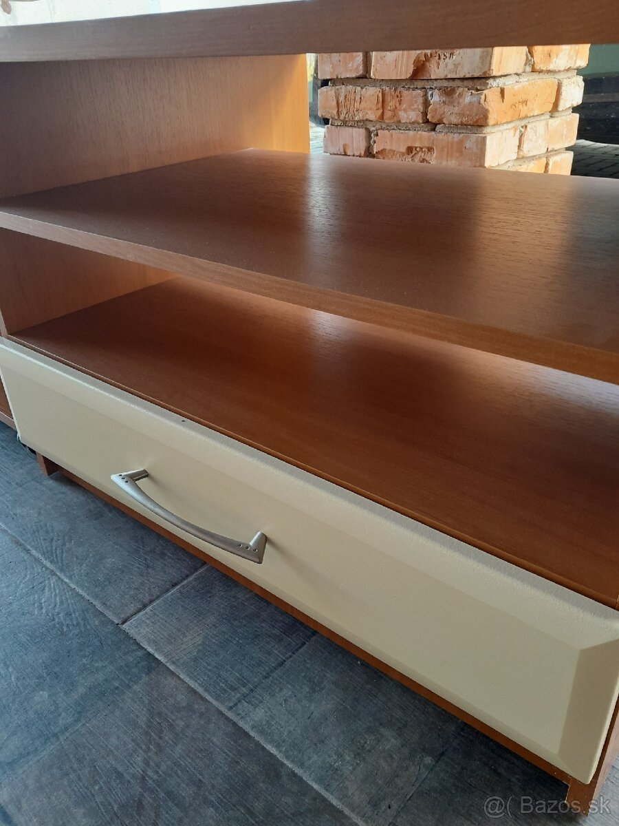 Stolík pod TV - 3