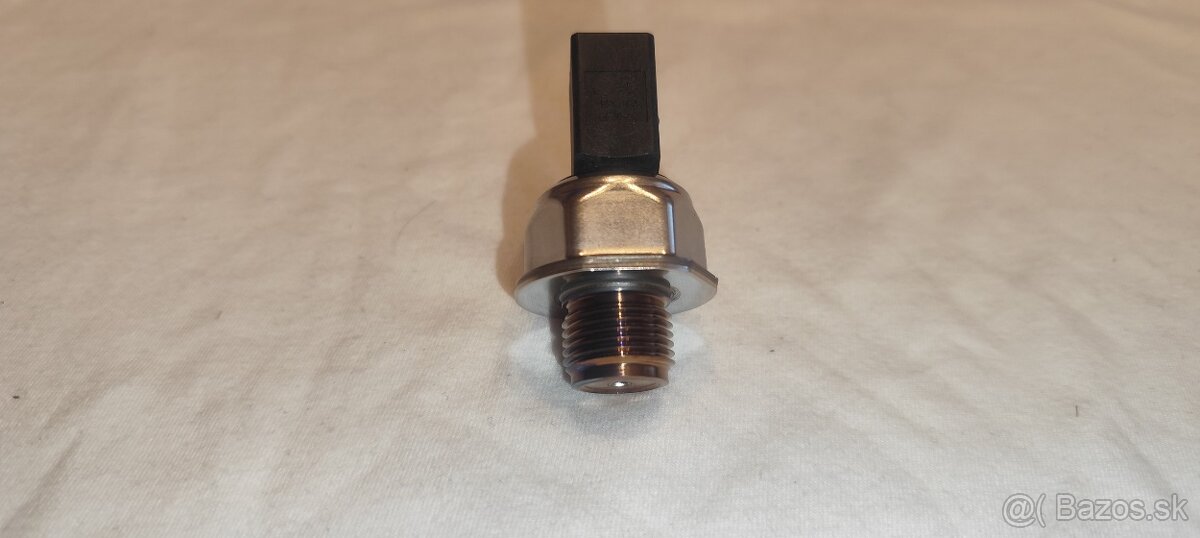 Snímač tlaku paliva 1,6TDI 2,0TDI VW Audi Škoda 04L906054F - 3