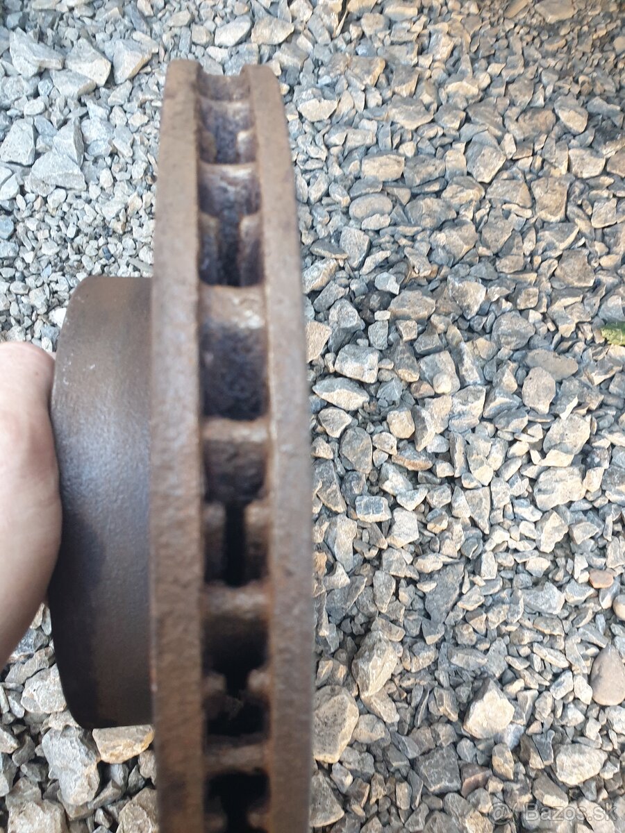 Predam zadne strmeňe+kotuče Touareg 7L 3,2 benzin - 3