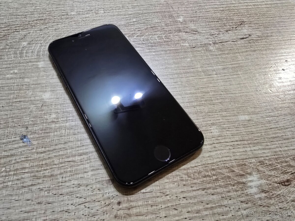 Iphone SE2020 plnefunkcny na displeji nieje ani jeden skraba - 3