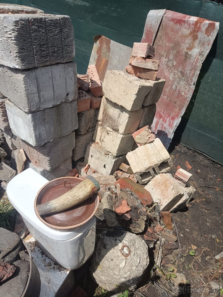 Darujem za odvoz starý stavebný materiál - 3