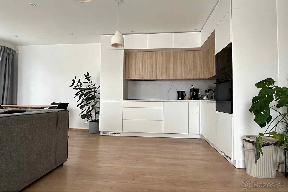 Krásny 3,5 izbový átriový rodinný dom v obci Beladice - 3