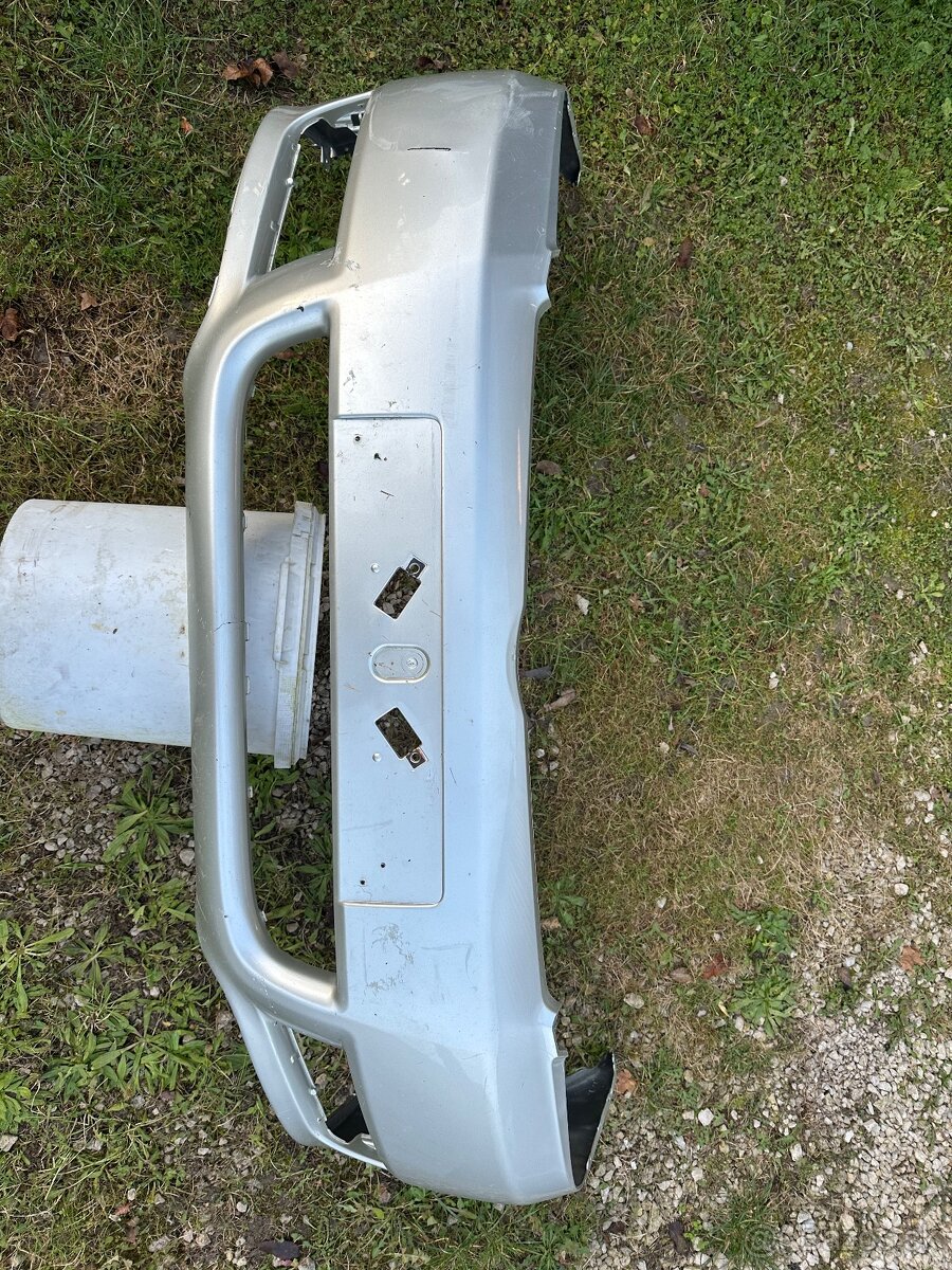 Predám nárazník svetlo kapota dvere zámok COROLLA VERSO - 3