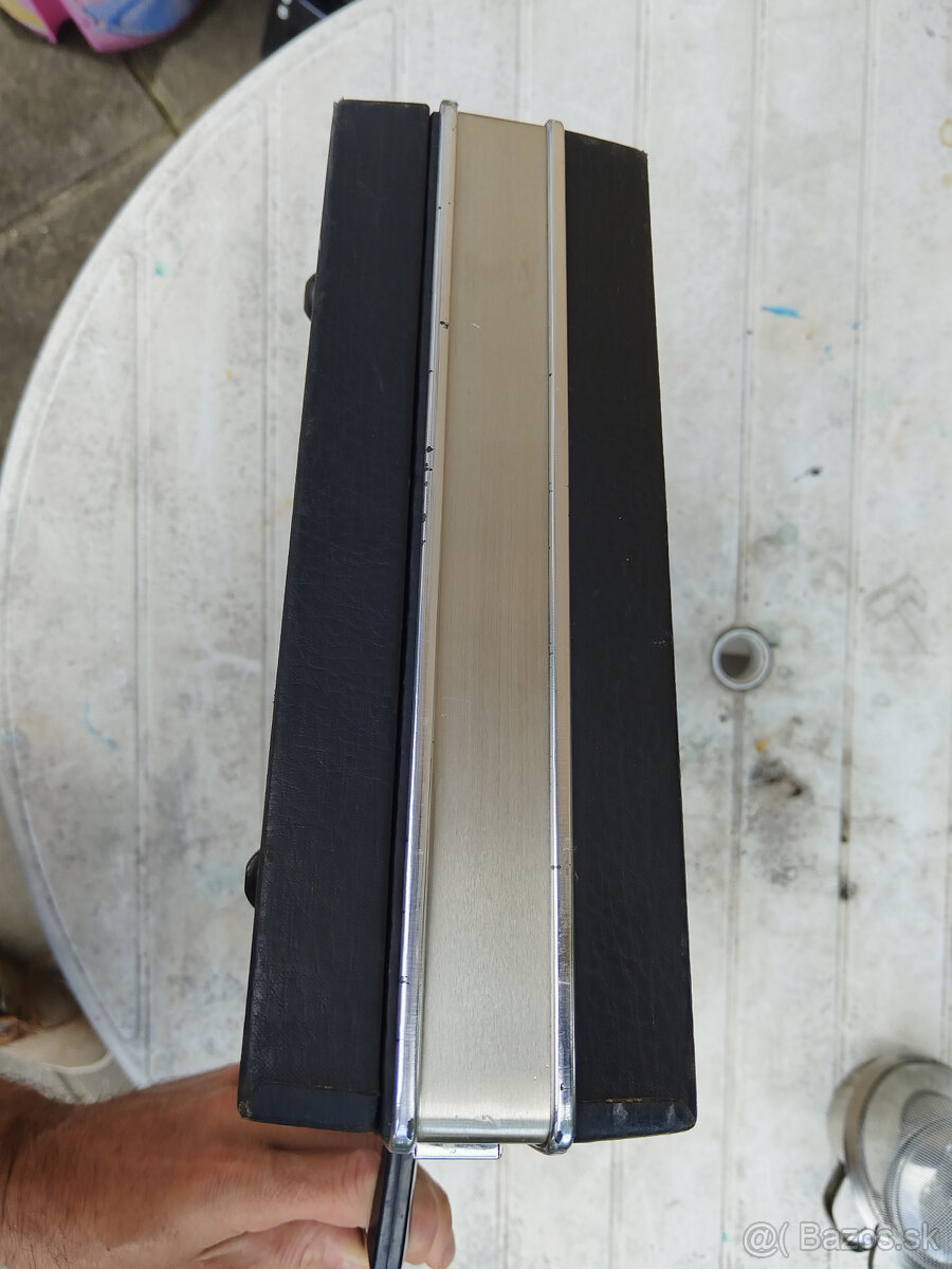 starý kufríkový diktafón - 3