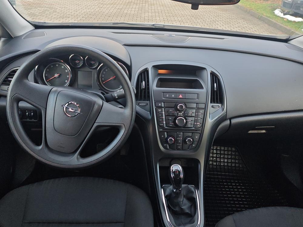 Opel Astra 1.4 R.V.2011 138 000 km 74 kW - 3