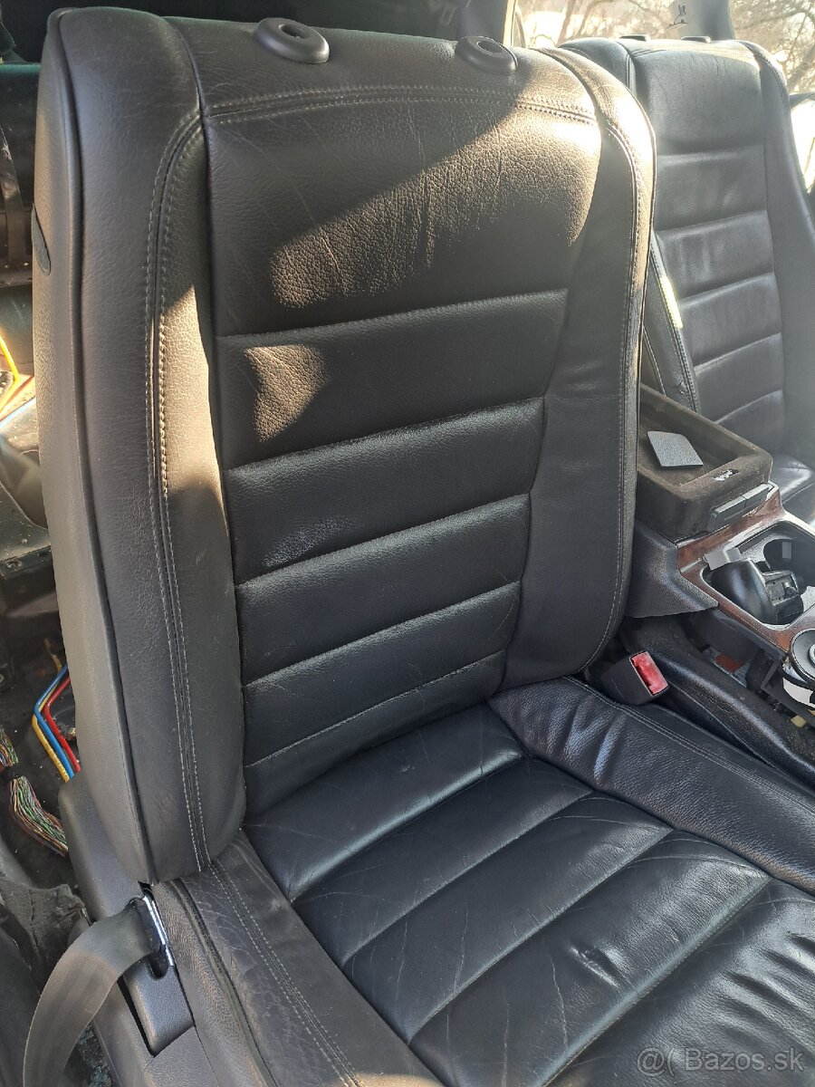 Predám sedačky VW Touareg 7L čierna Koža - 3