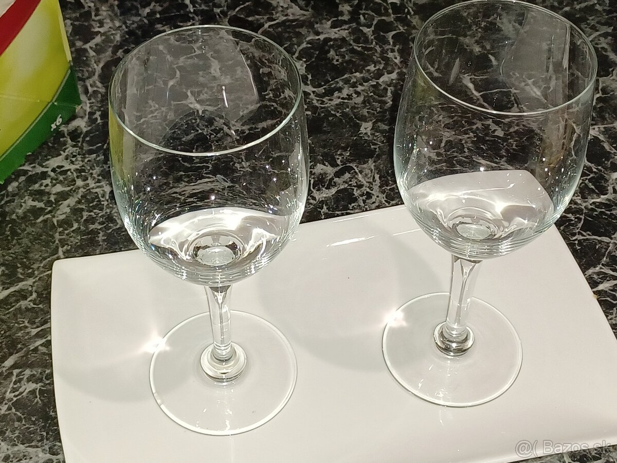 Predáme poháre a tácku. - 3