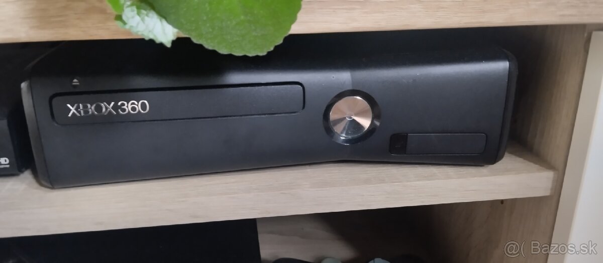 Xbox 360+Kinect+4ovladace +4hry - 3