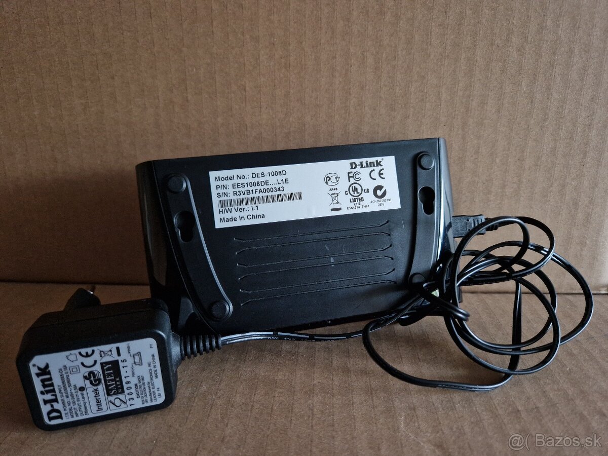 D-Link DES-1008D Fast Ethernet Switch - 3
