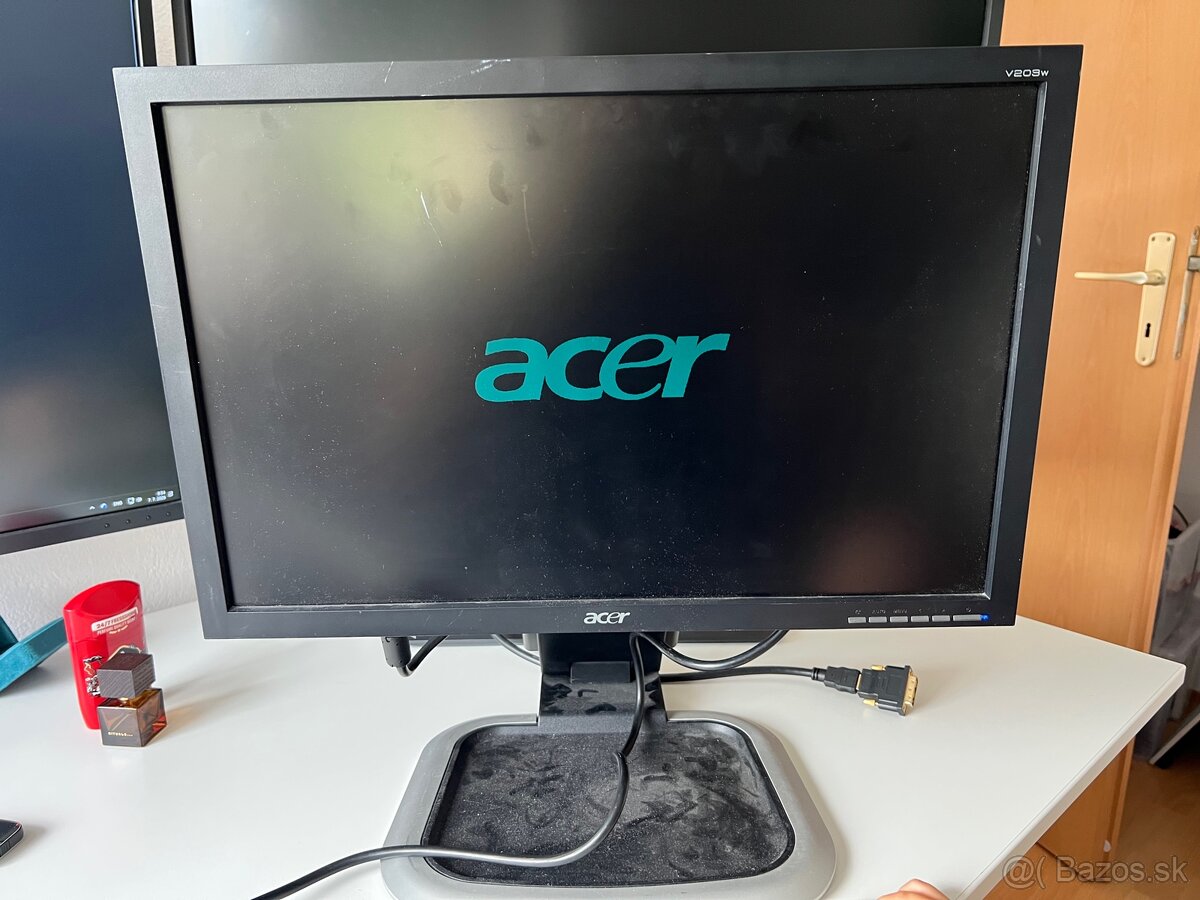 Darujem 3 monitory - 3