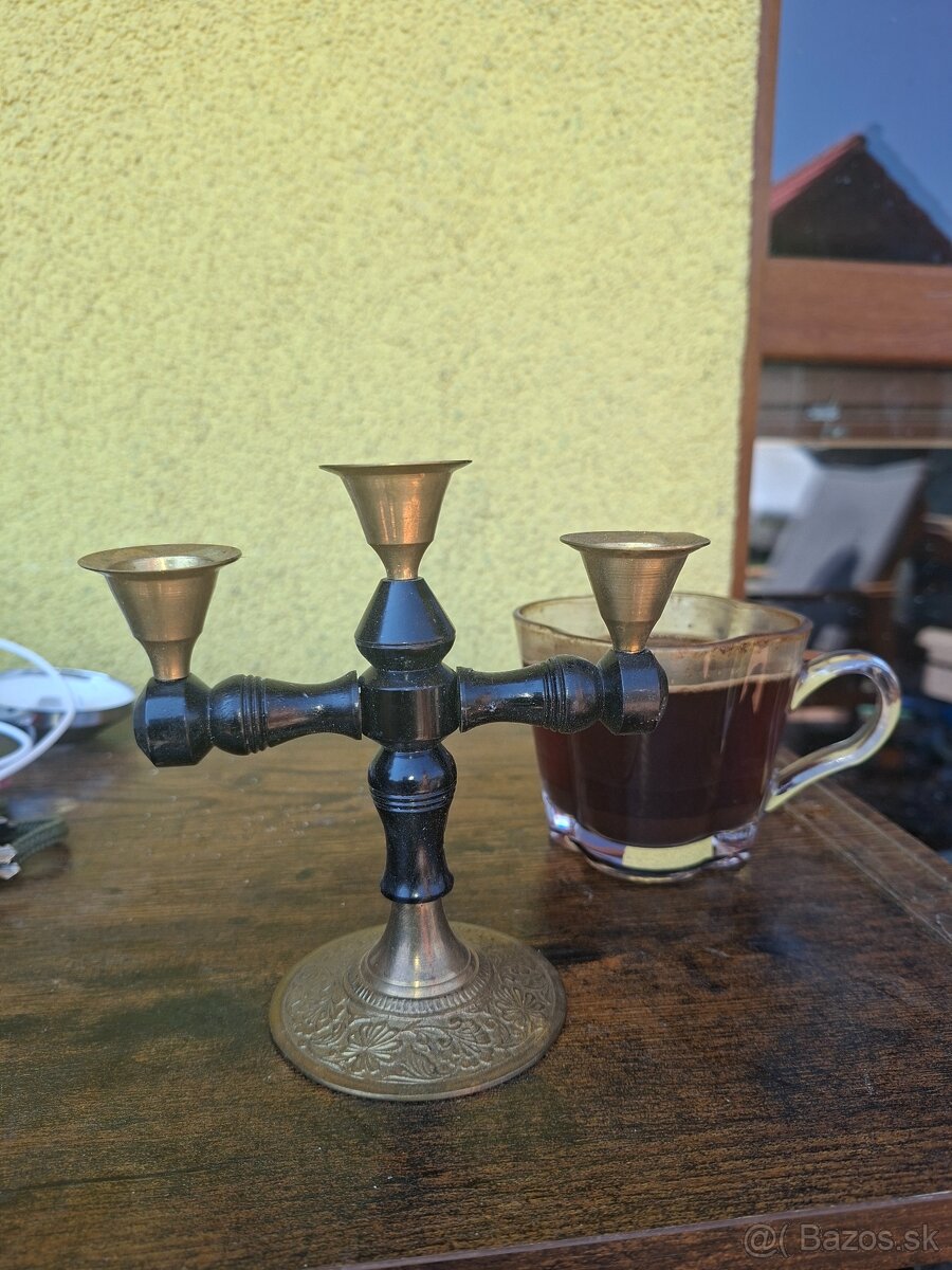 PREDÁM SVIETNÍK - 3