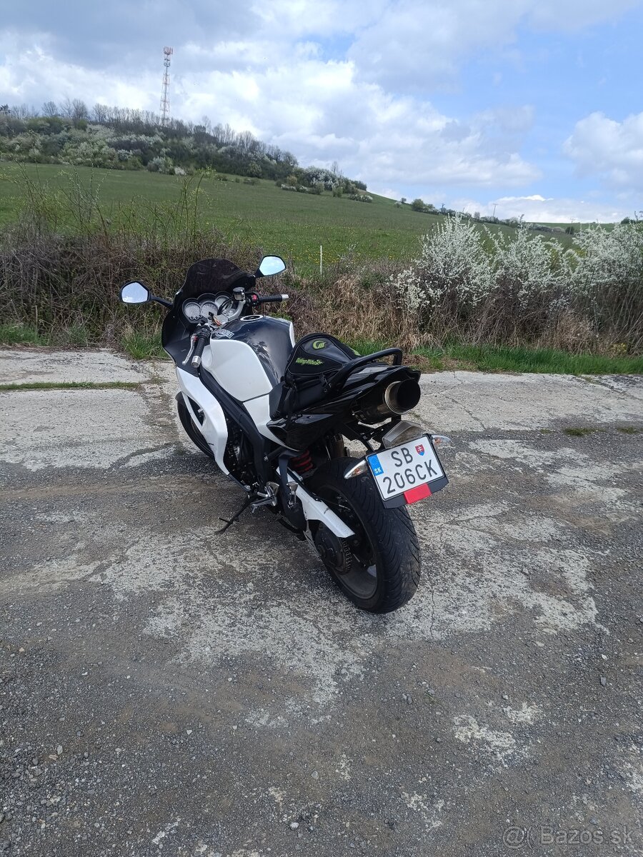 Triumph sprint st 1050 - 3