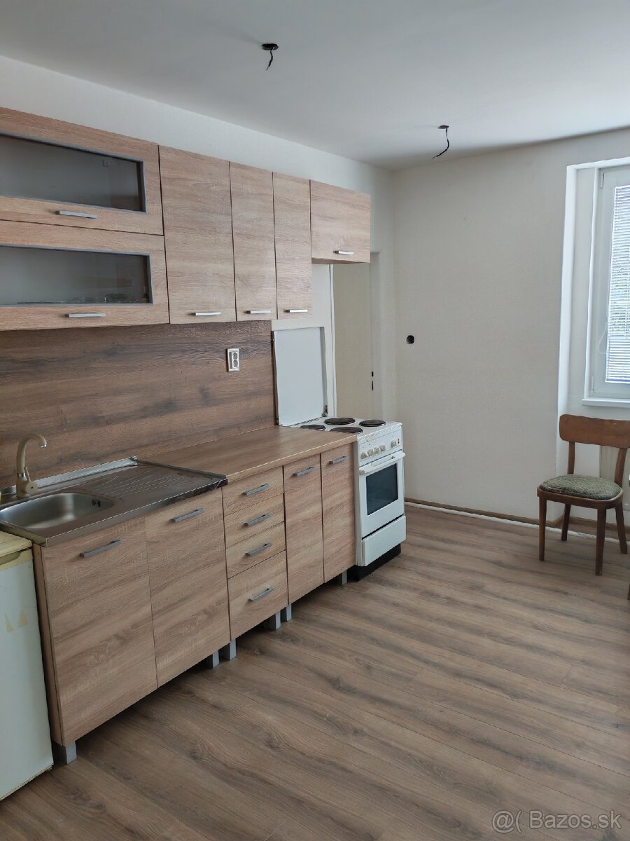 Prenájom rekonštruovaného rodinného domu v obci Sikenička. - 3
