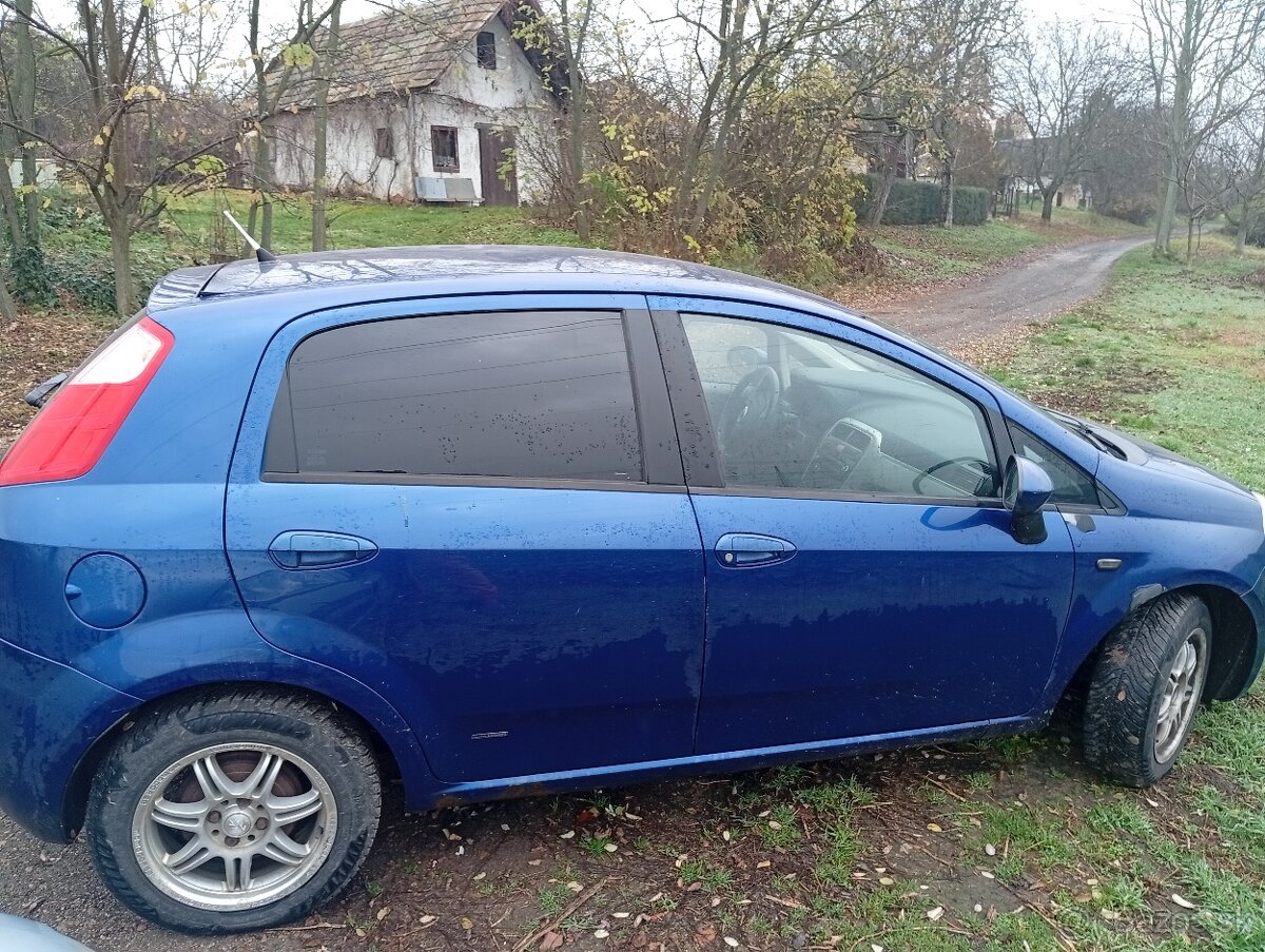 Predám Fiat Punto geande 1.4 benzín 57 kw - 3