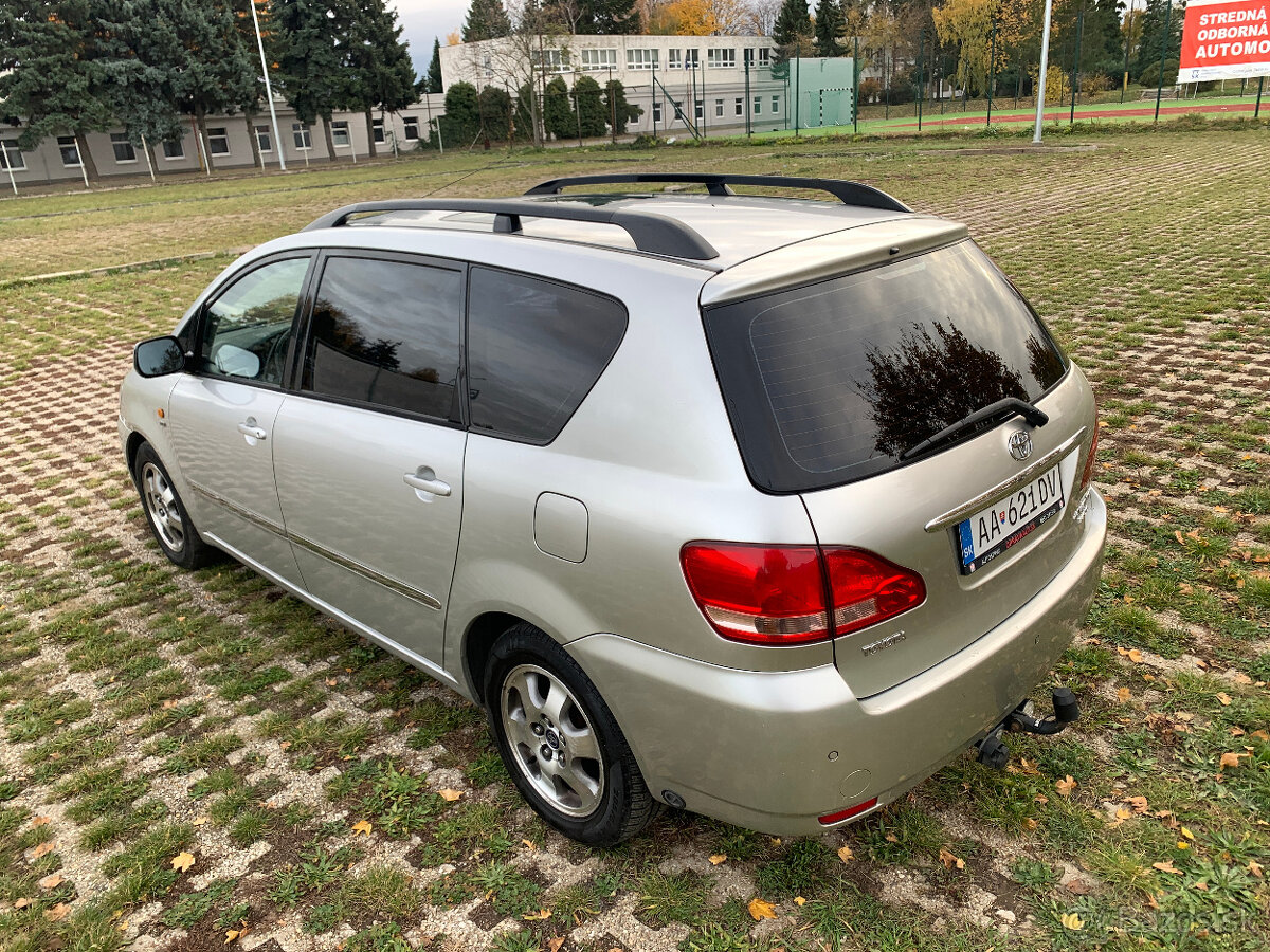 Toyota Avensis Verso 2.0 vvti Benzín+LPG - 3