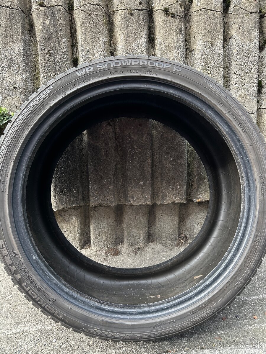 255/35 R19 Nokian zimne pneumatiky - 3