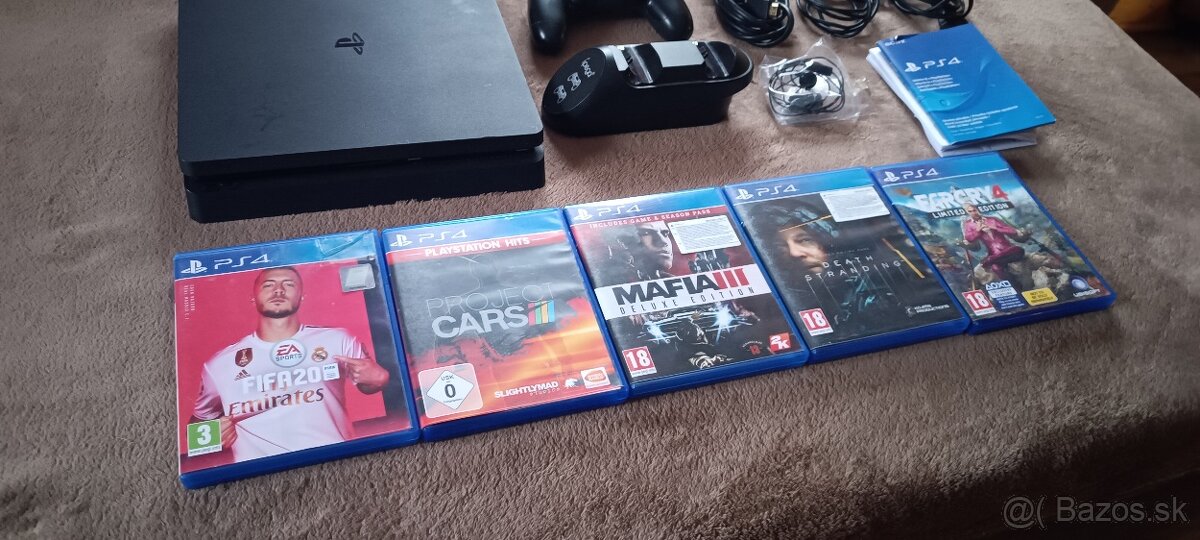 Ps4 slim s hrami - 3