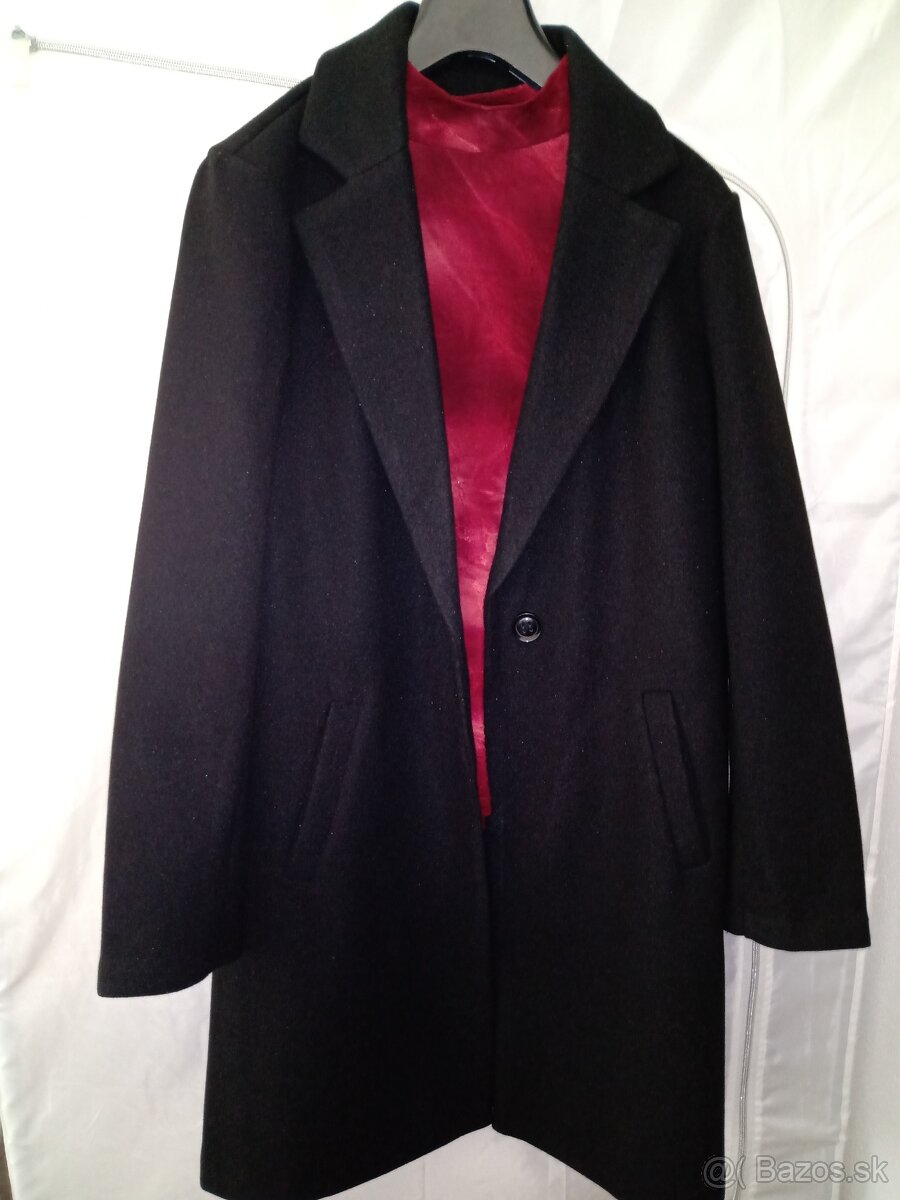 2xKabát čierny, 1xTrenčkot červený, i n é - 3