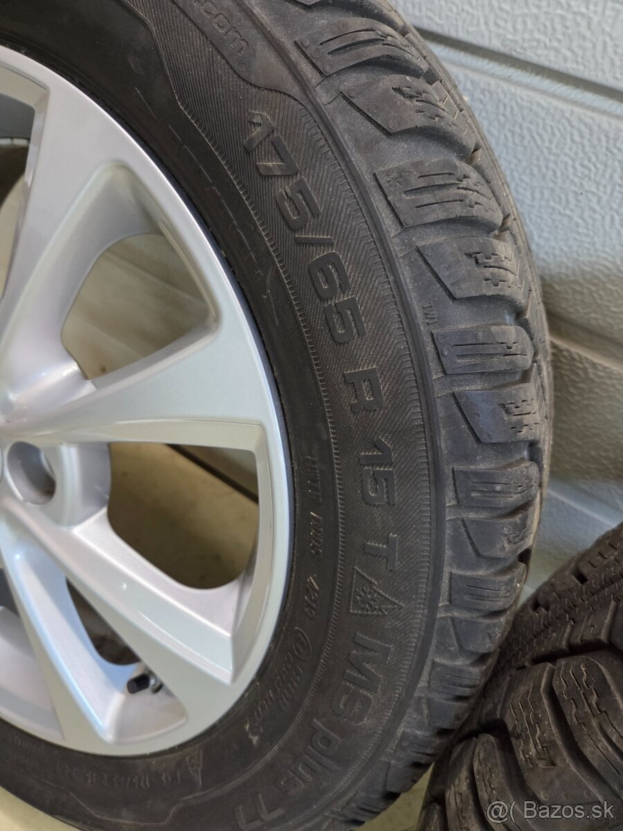 Pream kolesa na Toyot Yais R15 - 3