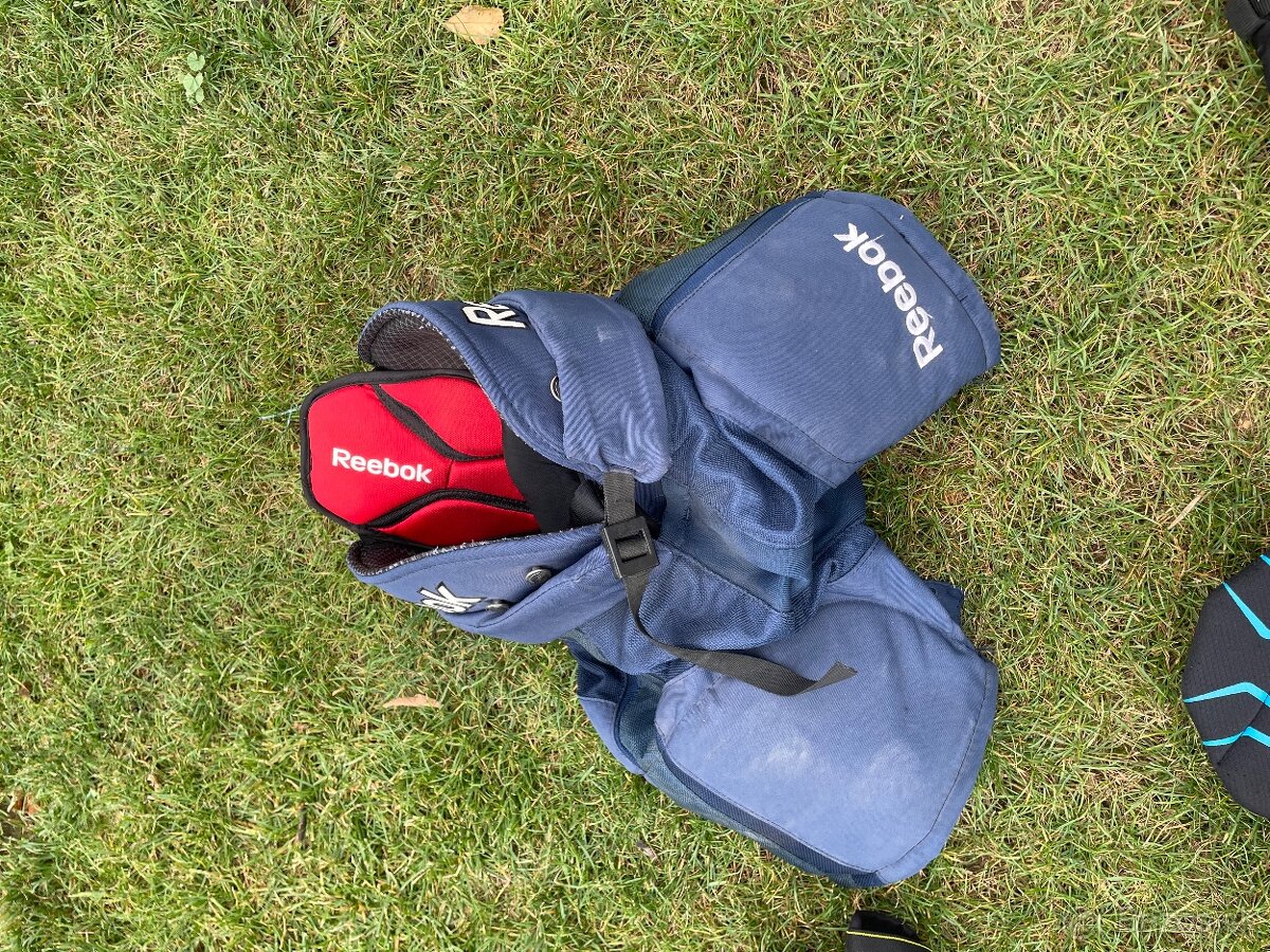 Predám hokejové veci - 3