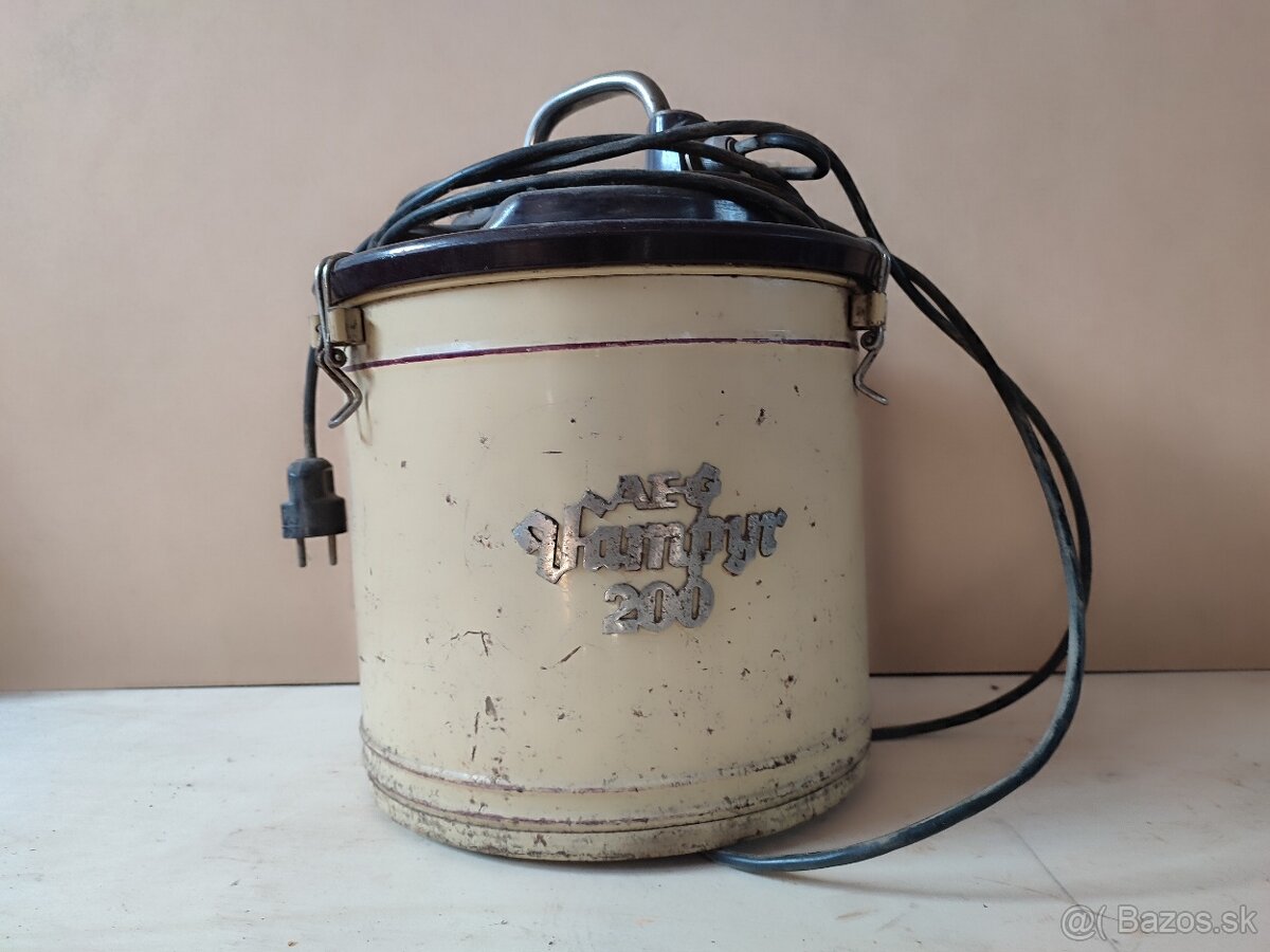 Staré vysávače. - 3