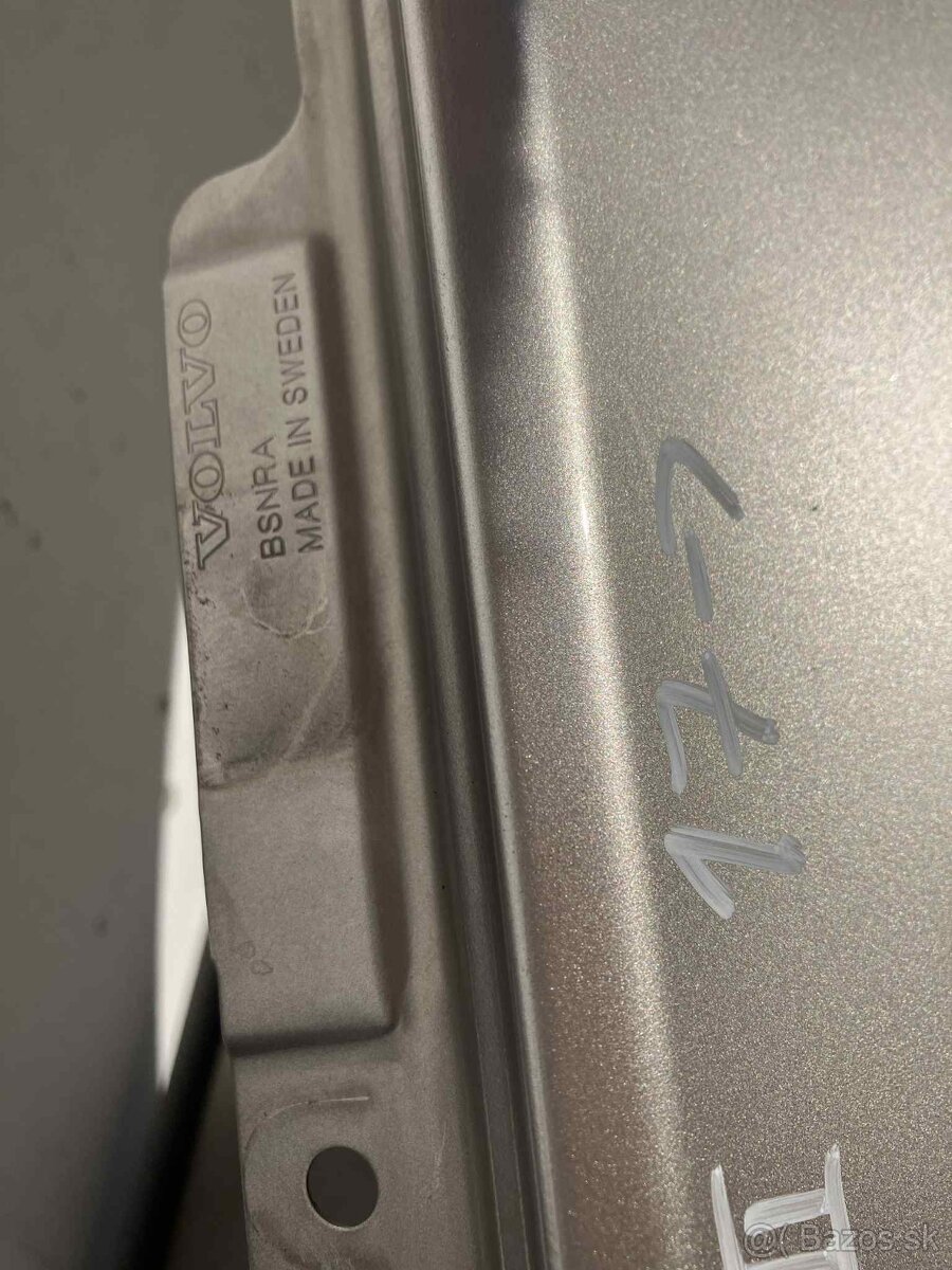 VOLVO XC60 XC 60 II 2017- ĽAVÝ PREDNÝ BLATNÍK - 3