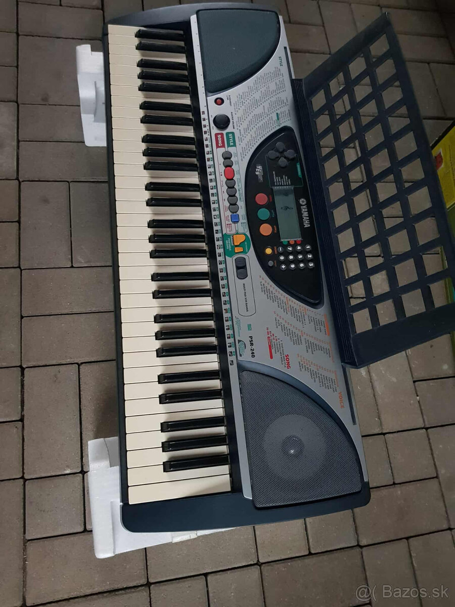 Klavír Yamaha PSR-240 - 3