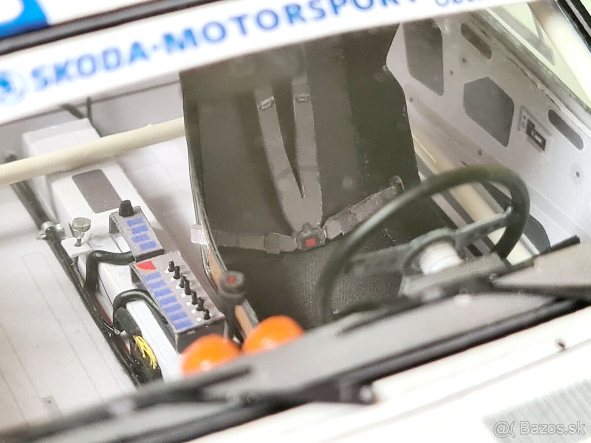 Škoda 130 R/H papierový model - 3