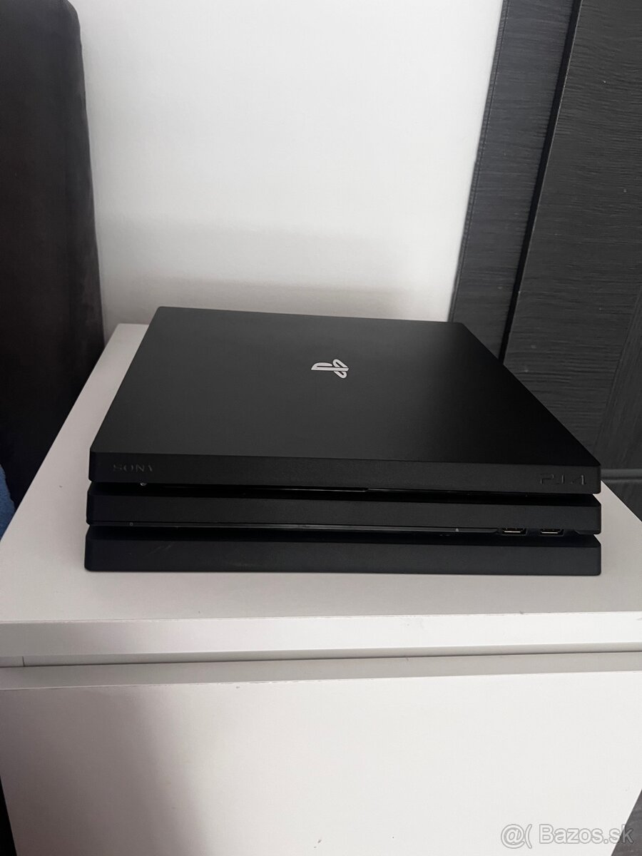 Playstation 4 pro 1TB - 3