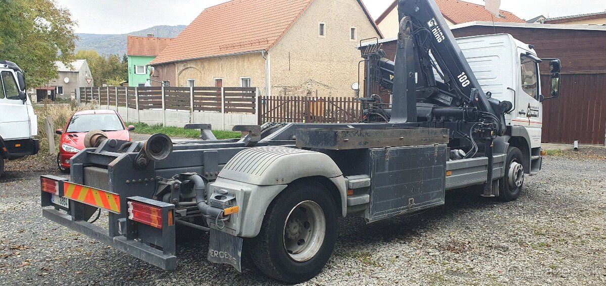 Mercedes Atego 1517 nosič kontejneru s hydraulickou rukou - 3