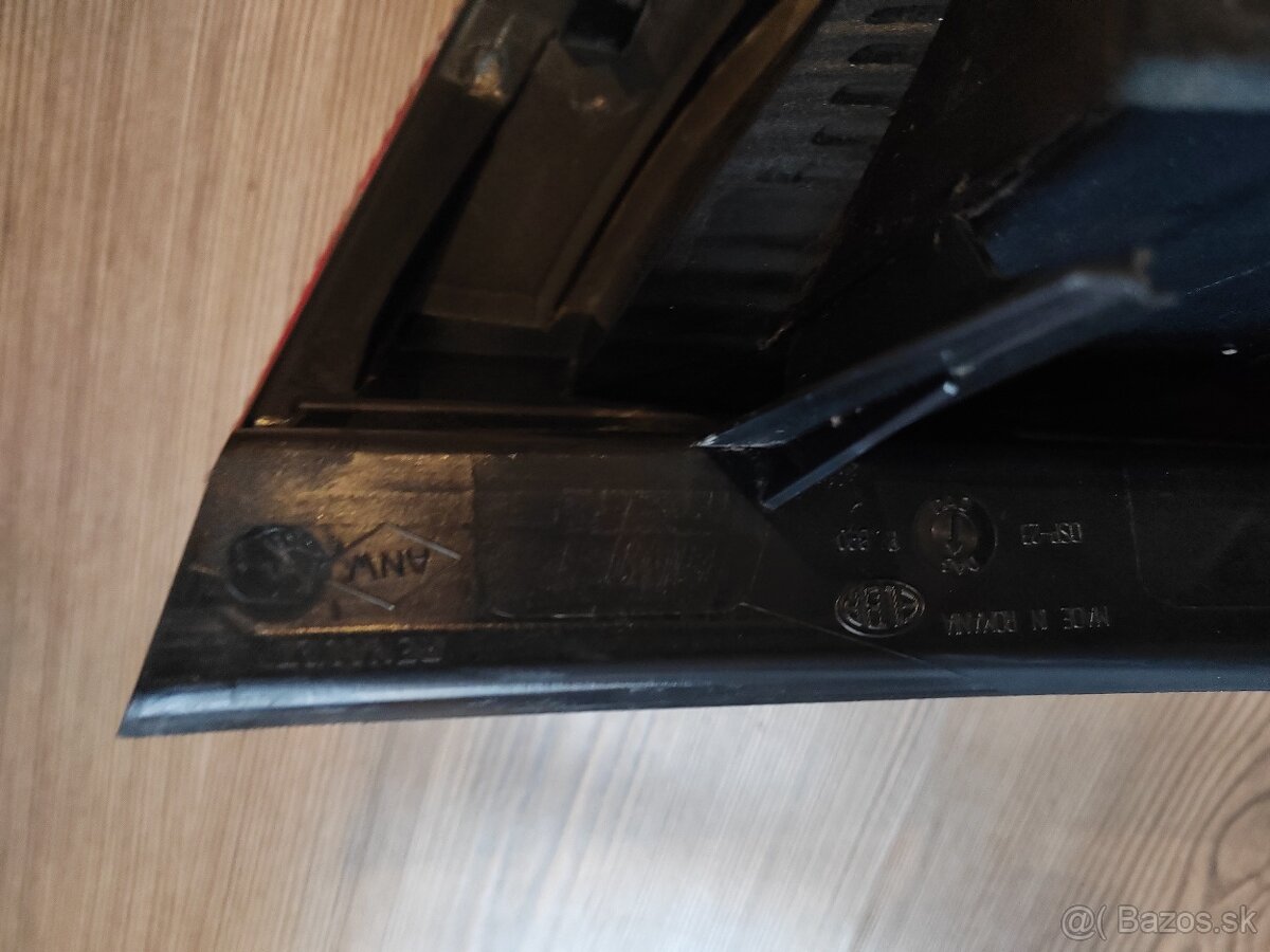 Dacia Sandero pravé zadné svetlo - 3