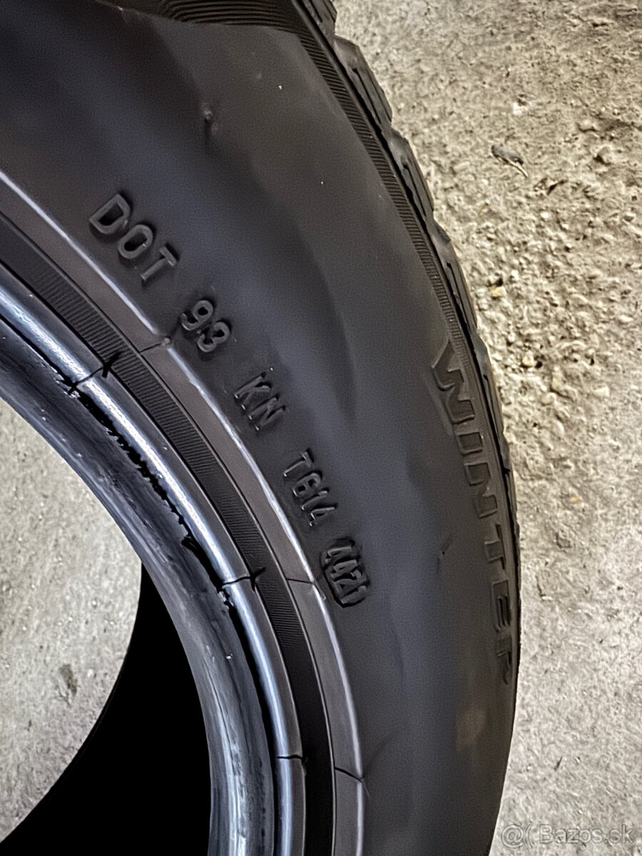 Pneu Pirelli 205/60R17 - 3