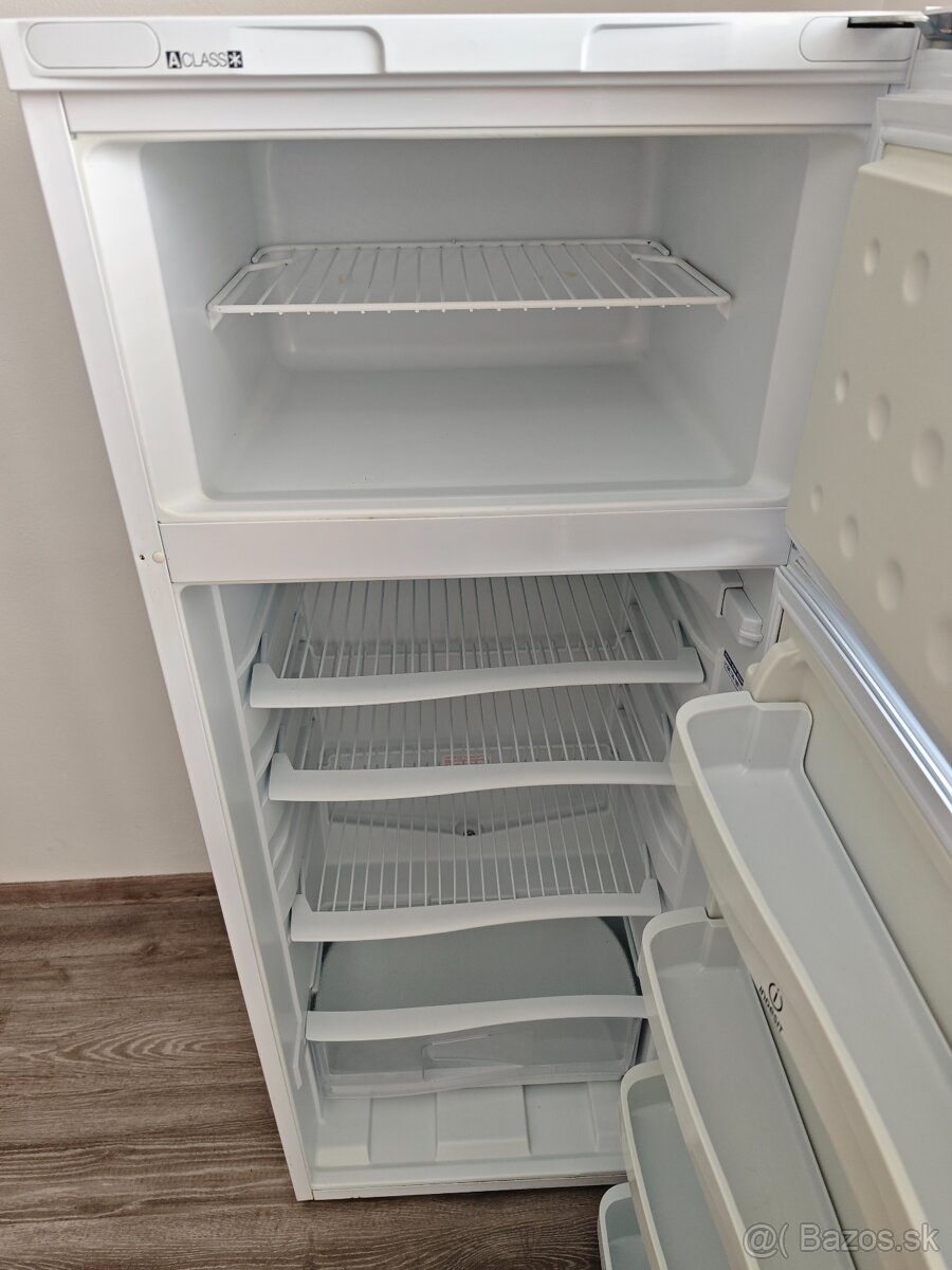 Chladnička Indesit DF02 - 3