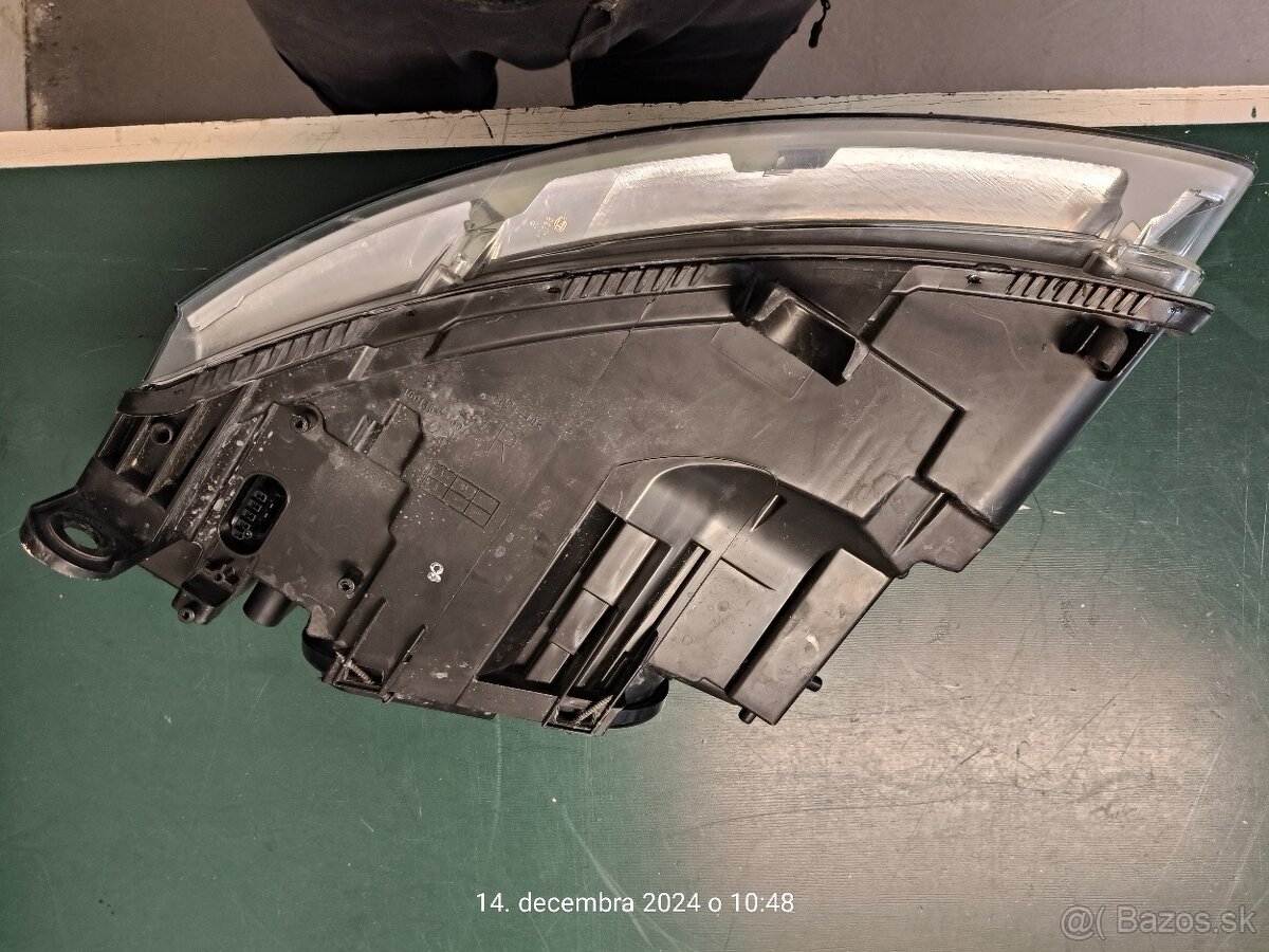 Pravý natacaci bixenon Audi A6 C6 4f originál Hella - 3