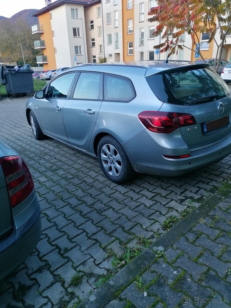 Opel astra sport tourer - 3