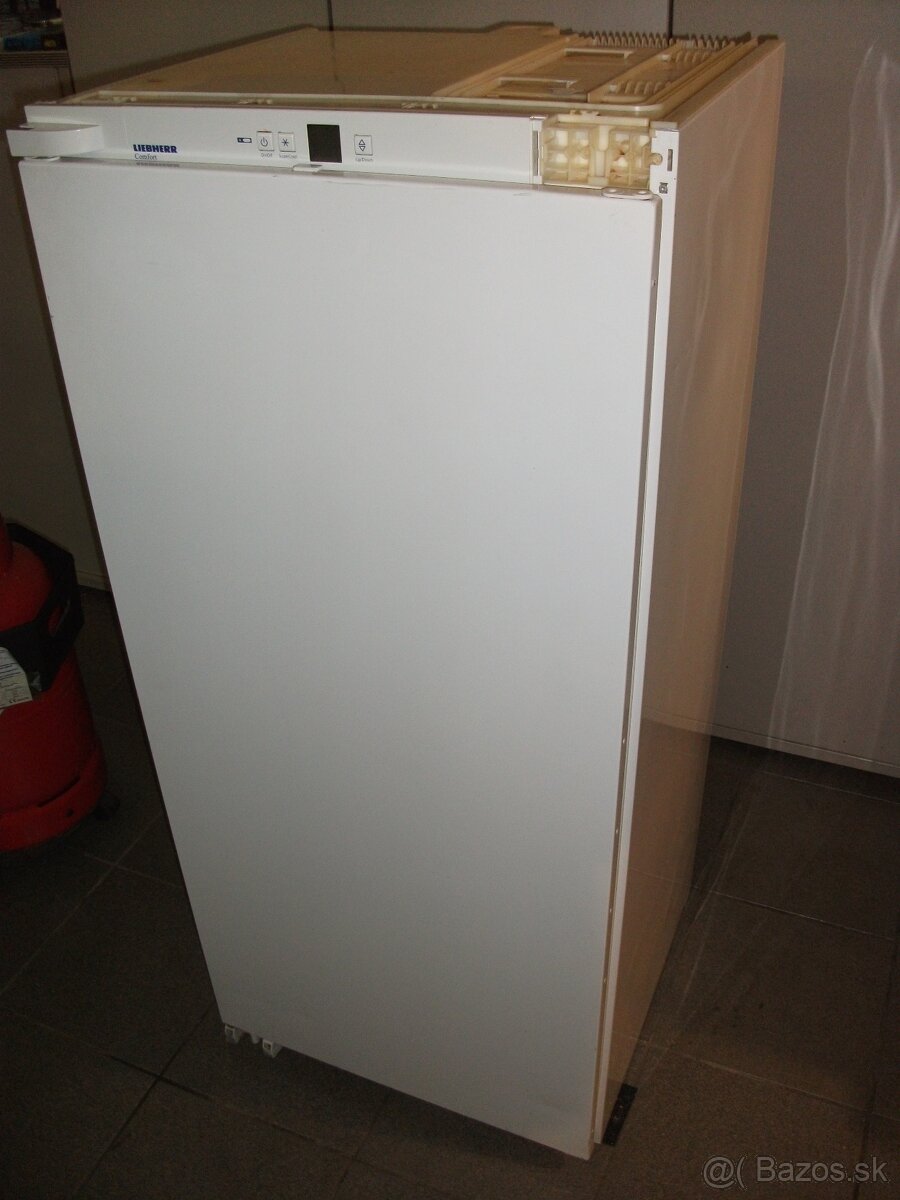 Pekná,zachovalá chladnička s mrazákom zn.LIEBHERR. - 3