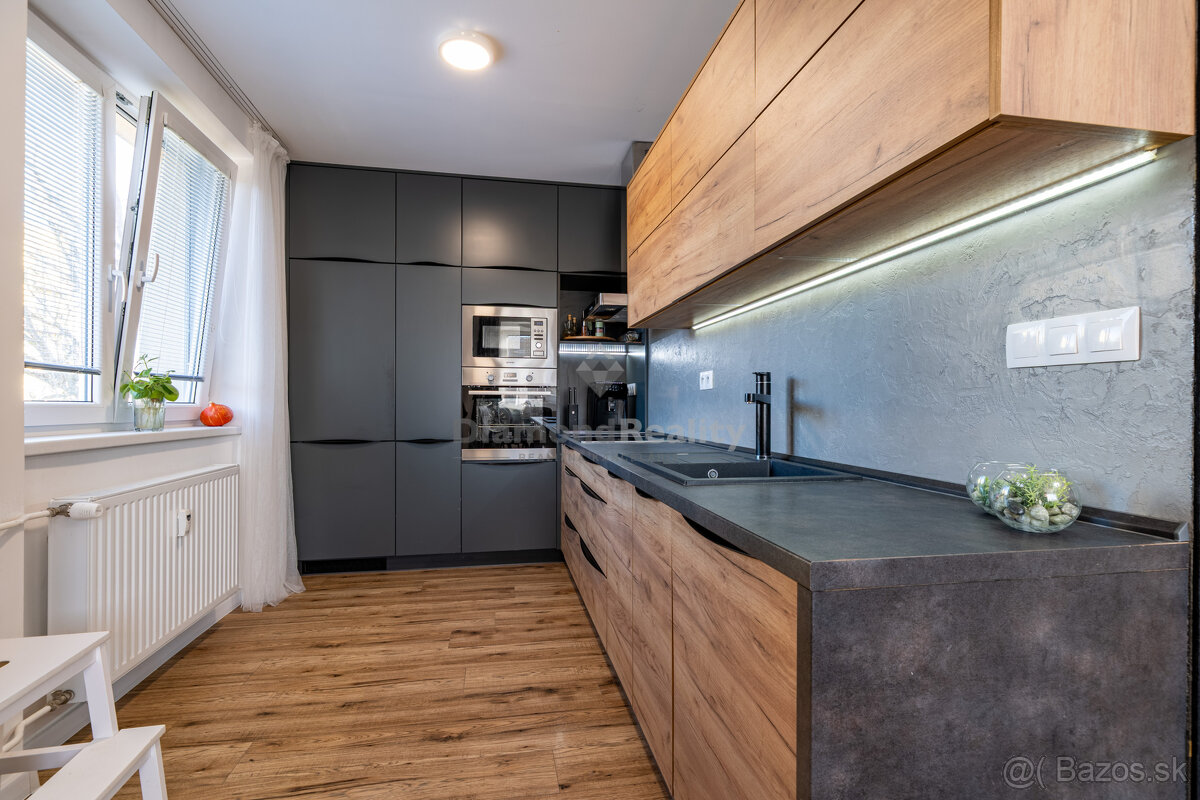 NA PREDAJ KOMPLETNE ZREKONŠTRUOVANÝ 2 IZBOVÝ BYT S BALKÓNOM - 3