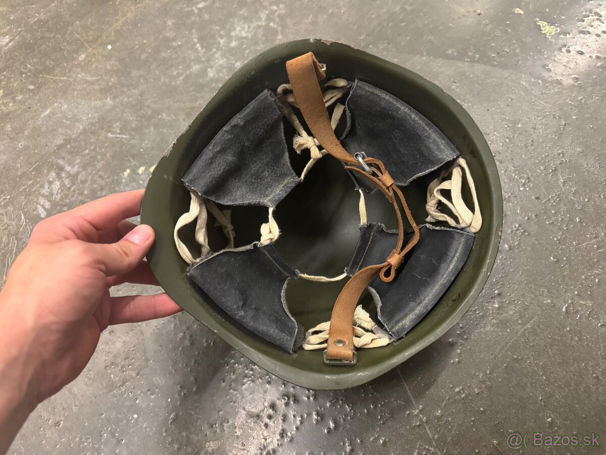 Sovietska prilba SŠ 60 - 3