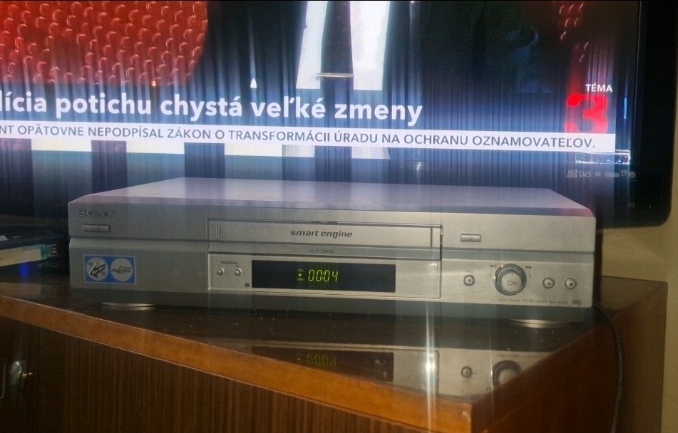 videorekordér VHS . Daewoo a HiFi stereo SONY JVC - - 3