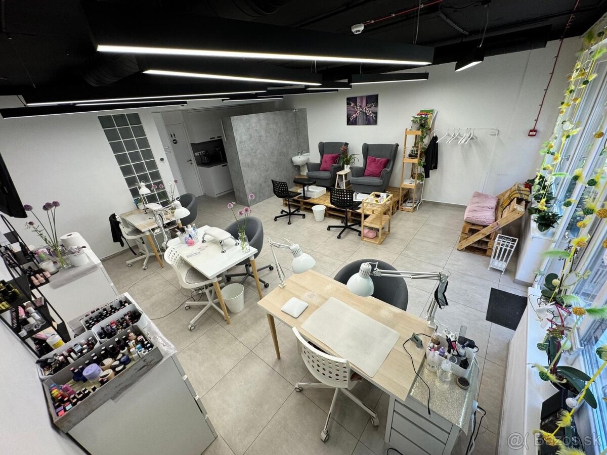 Pracovne miesto pre manikerku - 3