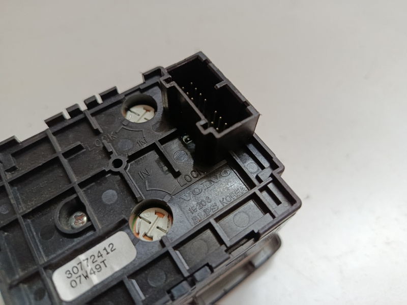 vypinac svetiel volvo v40 30772412 30€ - 3