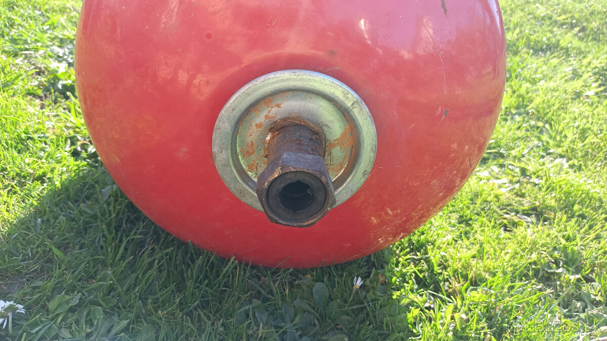 Plynový liatinový kotol, čerpadlo, expanzná tlaková nádoba - 3