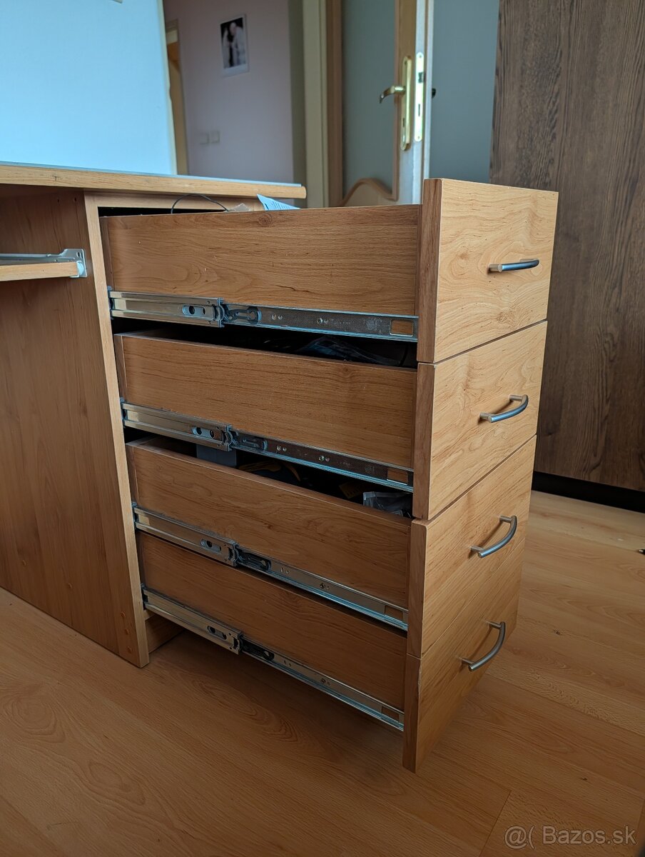 Predám kvalitný písací stôl – robustny so zasuvkami - 3