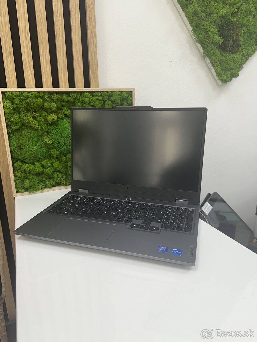 Lenovo LOQ 15 IAX 9 - 3